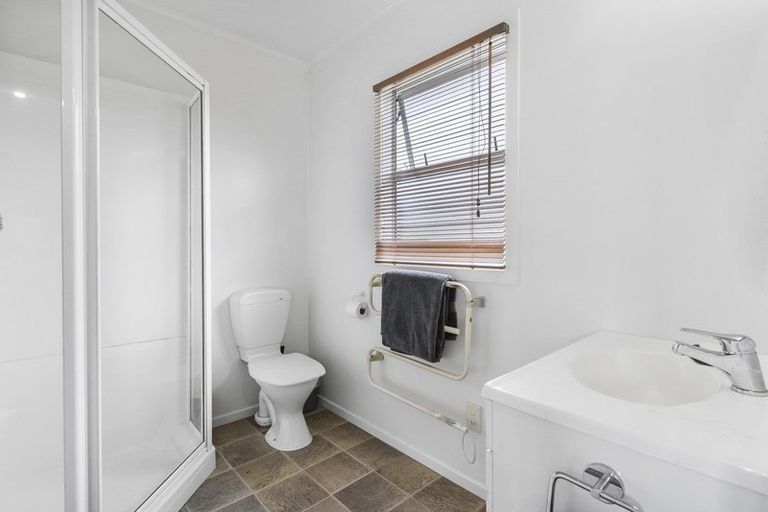 Photo of property in 59 Graham Avenue, Te Atatu Peninsula, Auckland, 0610