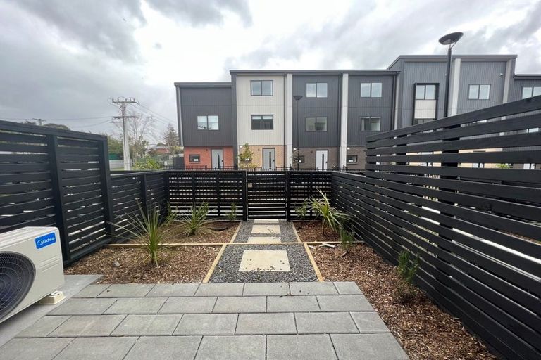 Photo of property in 2/327 Glengarry Road, Glen Eden, Auckland, 0602