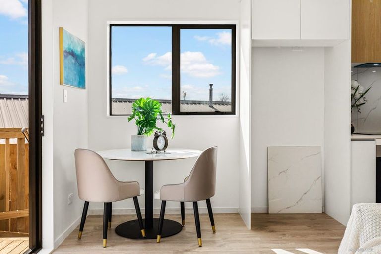 Photo of property in 4e Unsworth Drive, Unsworth Heights, Auckland, 0632