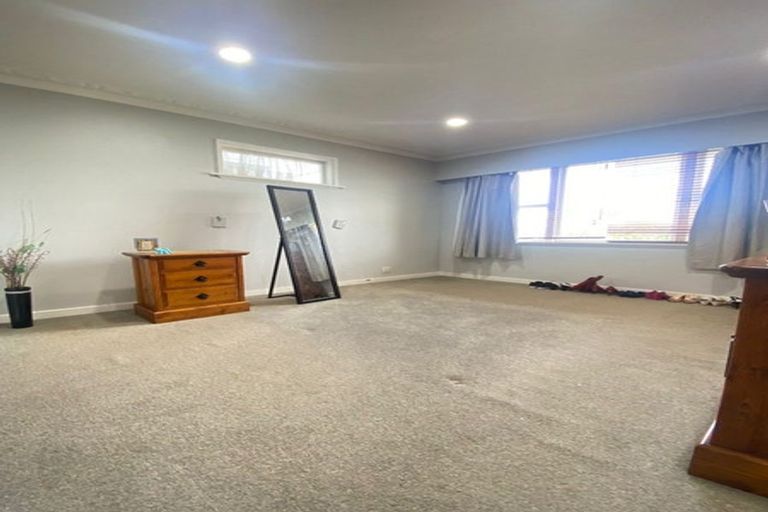 Photo of property in 211 Sturges Road, Henderson, Auckland, 0612