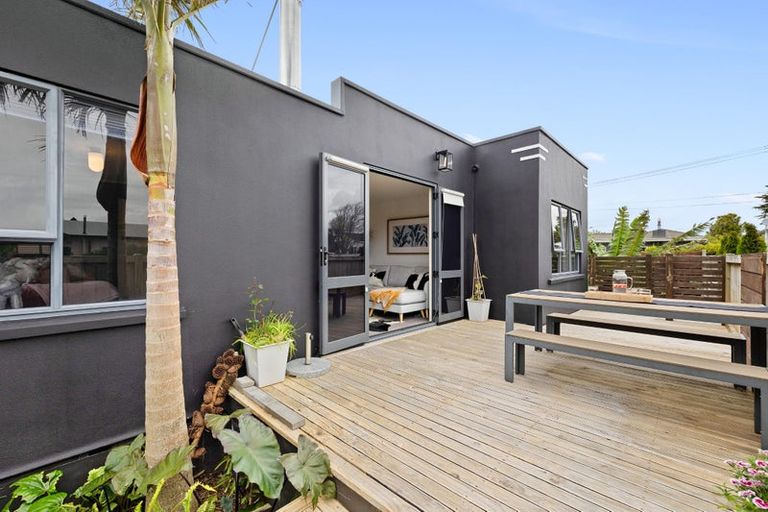 Photo of property in 51 Upjohn Street, Brooklands, New Plymouth, 4310