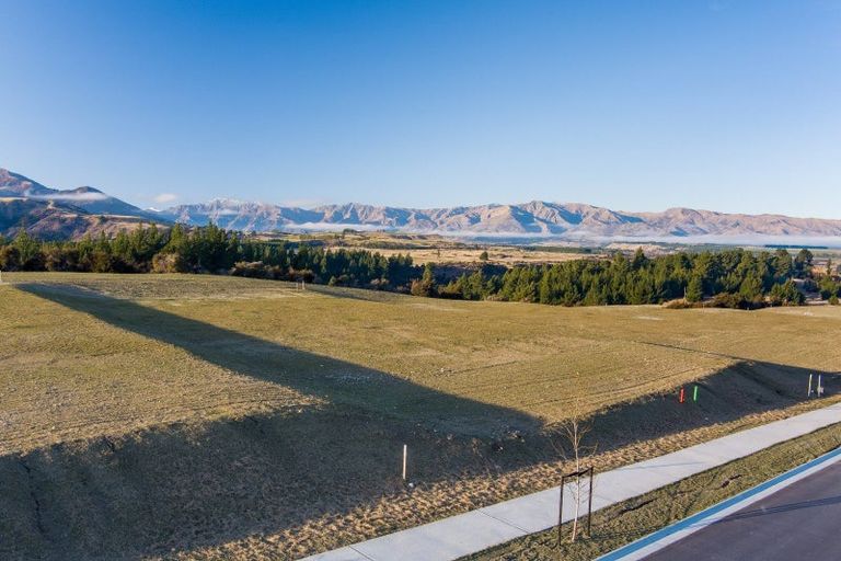 Photo of property in 41 Carrickmore Crescent, Wanaka, 9305