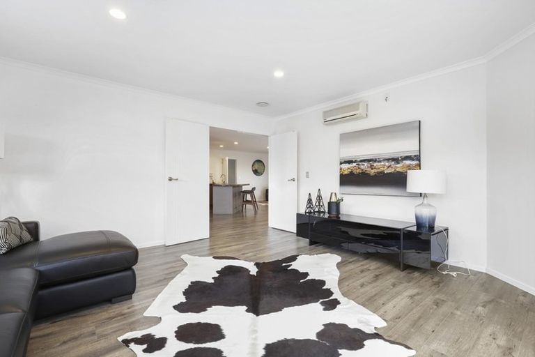 Photo of property in 22 Whitford Place, Rototuna North, Hamilton, 3210