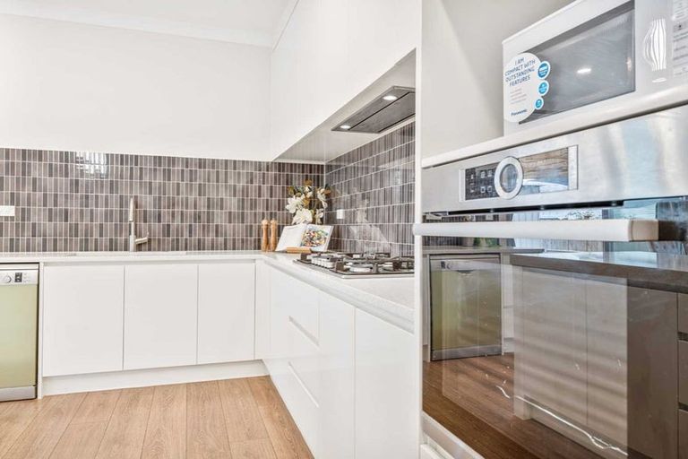 Photo of property in 27 Casheltown Way, Flat Bush, Auckland, 2019