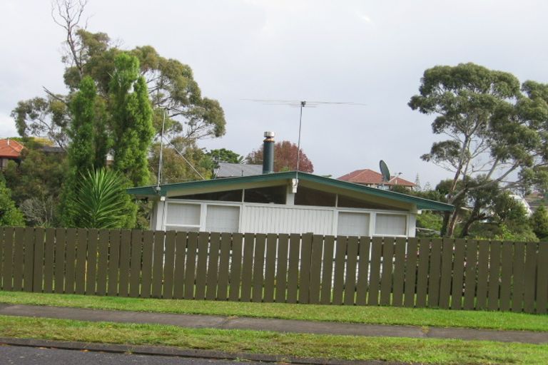 Photo of property in 34 Robbies Road, Shelly Park, Auckland, 2014