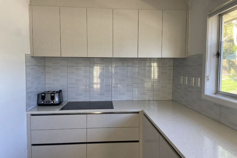 Photo of property in 21 Castleford Street, Green Bay, Auckland, 0604