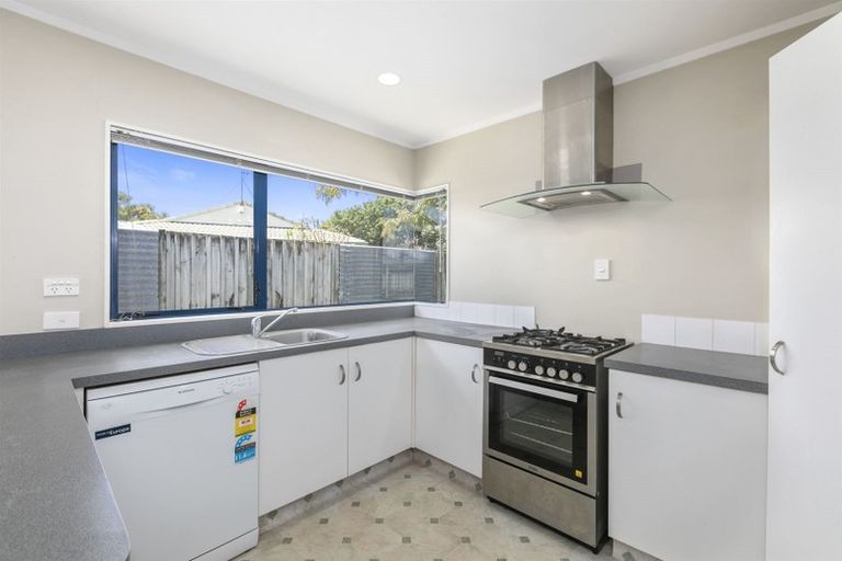 Photo of property in 11 Checketts Place, Papamoa Beach, Papamoa, 3118