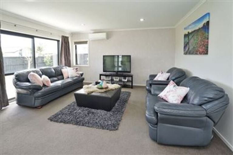 Photo of property in 14 Piwakawaka Court, Rototuna North, Hamilton, 3210