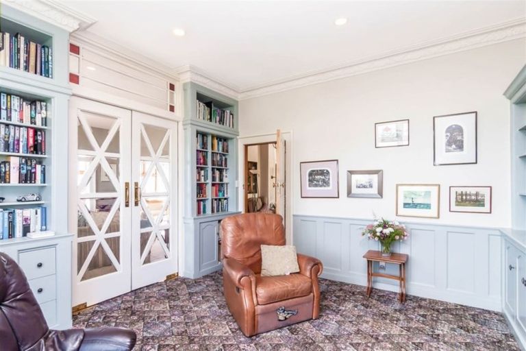 Photo of property in 85 Dyers Pass Road, Cashmere, Christchurch, 8022