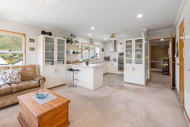 Photo of property in 5 Moana View Road, Waikawa, Picton, 7220
