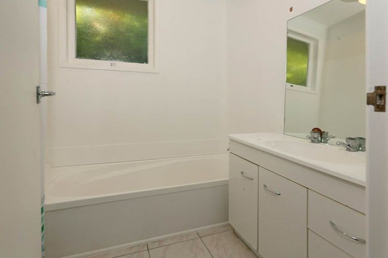 Photo of property in 4177 Great North Road, Glen Eden, Auckland, 0602