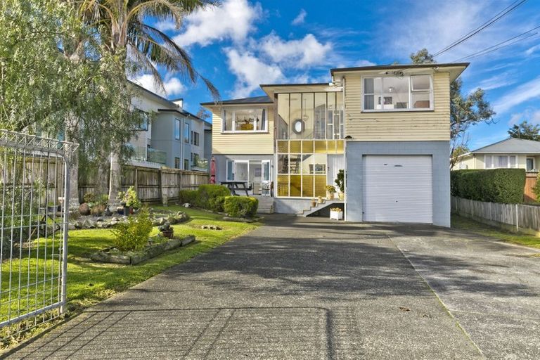 Photo of property in 11 Preston Avenue, Henderson, Auckland, 0610