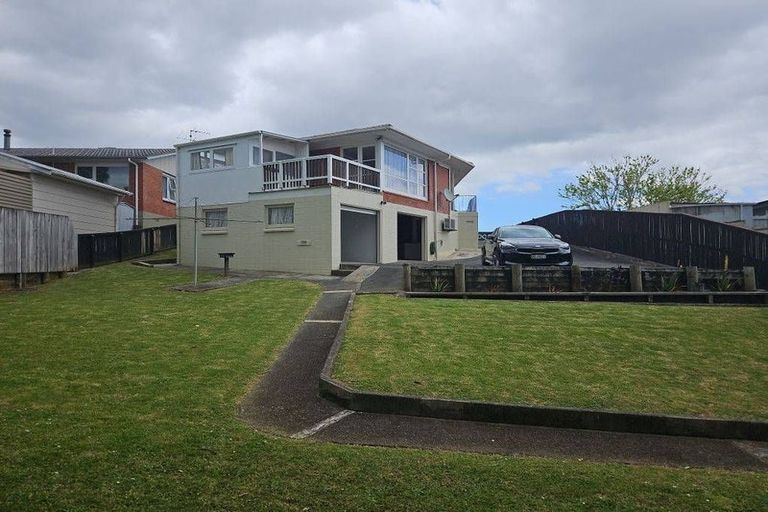 Photo of property in 19 Rodney Street, Howick, Auckland, 2014