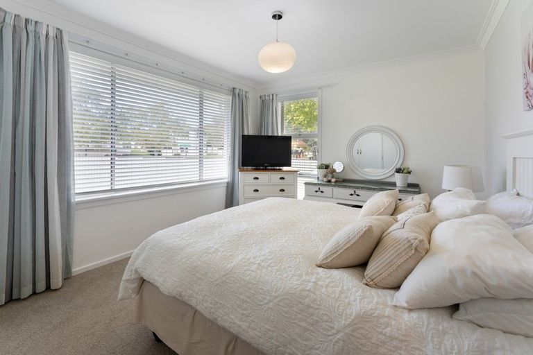 Photo of property in 25 Montana Road, Totara Park, Upper Hutt, 5018