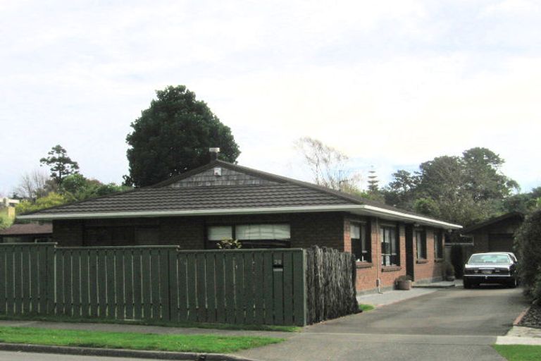 Photo of property in 38 Walton Avenue, Waikanae, 5036