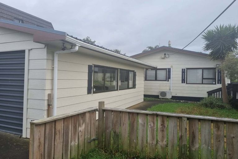 Photo of property in 116 Whangaparaoa Road, Red Beach, 0932