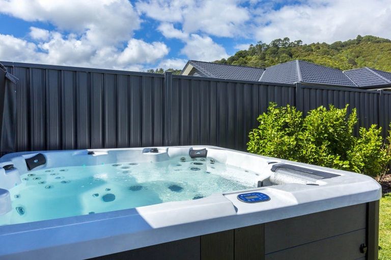 Photo of property in 20 Salisbury Crescent, Wallaceville, Upper Hutt, 5018