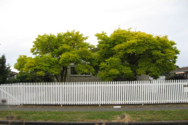 Photo of property in 16 Cowes Street, Avondale, Christchurch, 8061