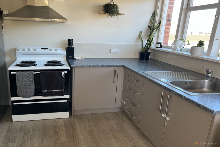 Photo of property in 42 Harris Street, Waimate, 7924