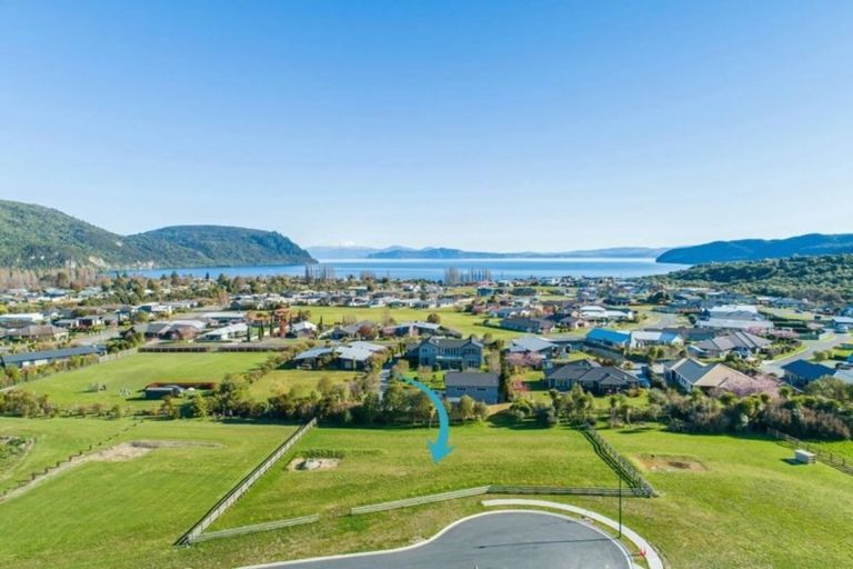 Photo of property in 7 Pukatea Lane, Kinloch, Taupo, 3377