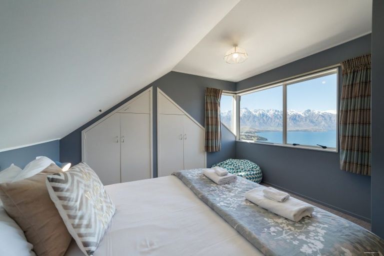 Photo of property in 141 Wynyard Crescent, Fernhill, Queenstown, 9300