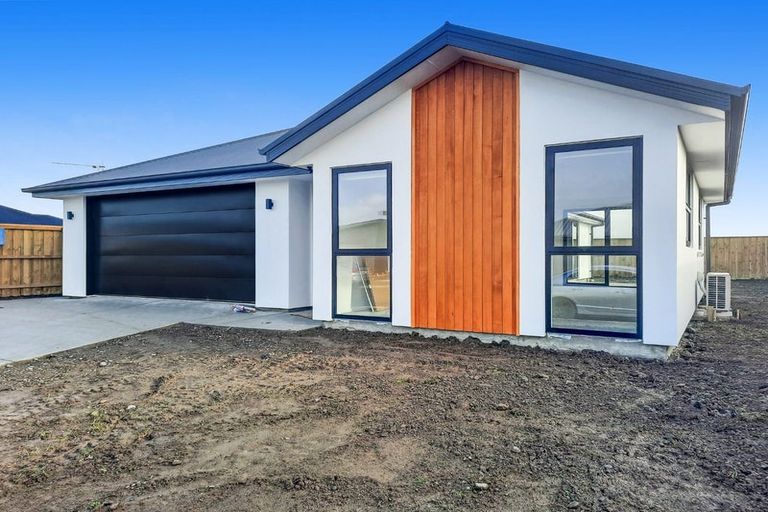 Photo of property in 35 Mehrtens Crescent, Woodend, 7691