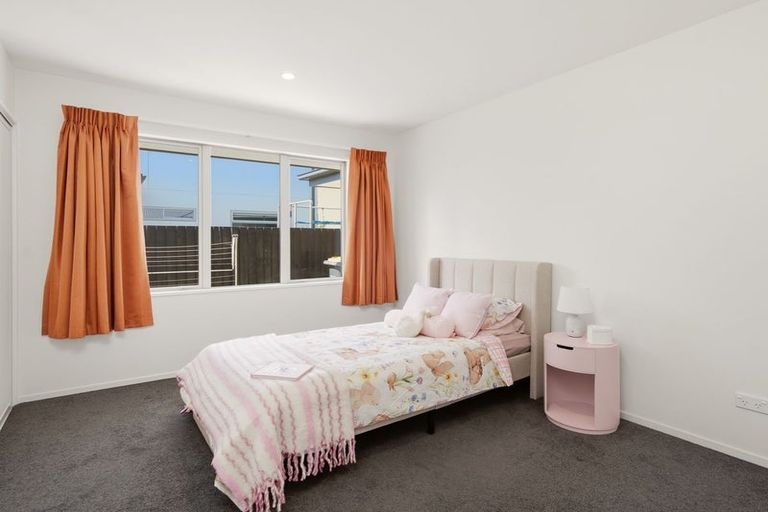 Photo of property in 10 Linkwater Way, Parklands, Christchurch, 8083