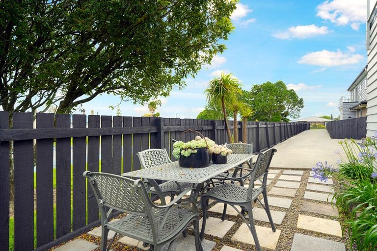 Photo of property in 28b Kirrie Avenue, Te Atatu South, Auckland, 0610