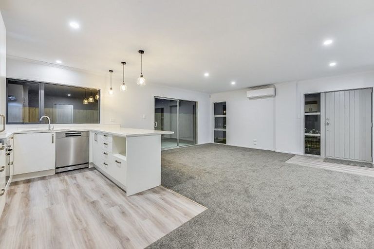 Photo of property in 1/17 Sandwich Road, Saint Andrews, Hamilton, 3200