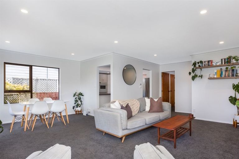 Photo of property in 10 Albatross Close, Whitby, Porirua, 5024