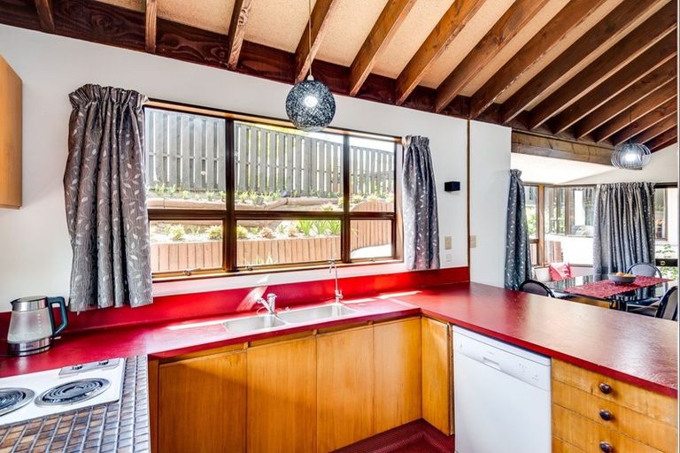 Photo of property in 10 Muritai Crescent, Havelock North, 4130
