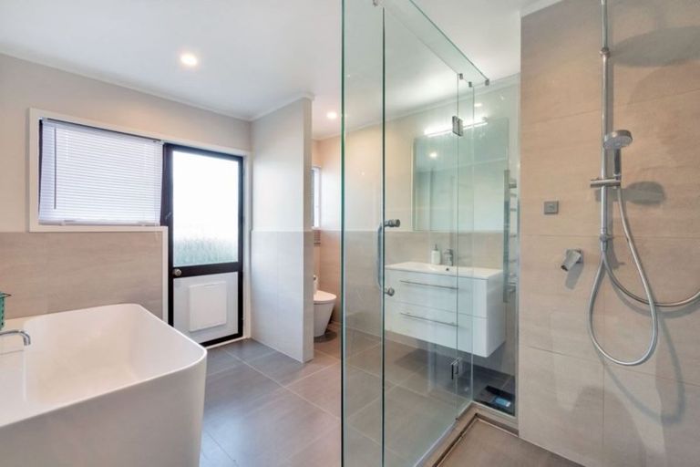 Photo of property in 10 Ardern Avenue, Stanmore Bay, Whangaparaoa, 0932