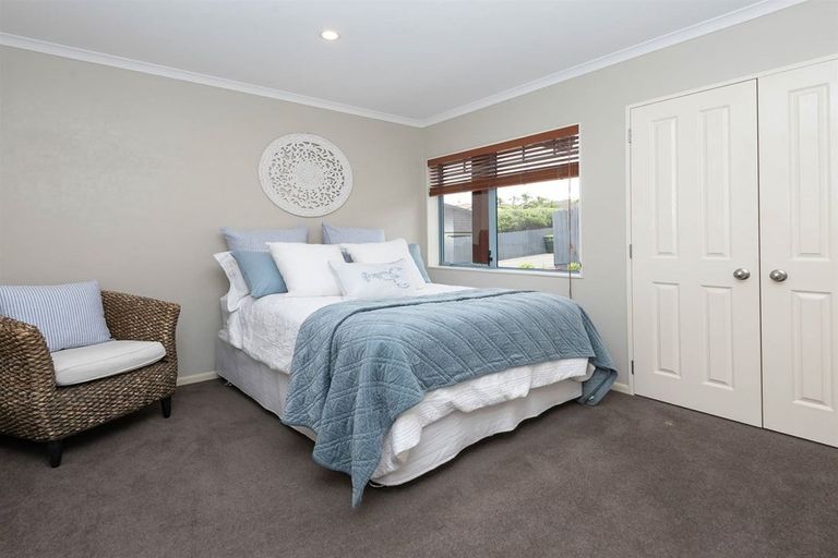 Photo of property in 31 Moyrus Crescent, East Tamaki Heights, Auckland, 2016