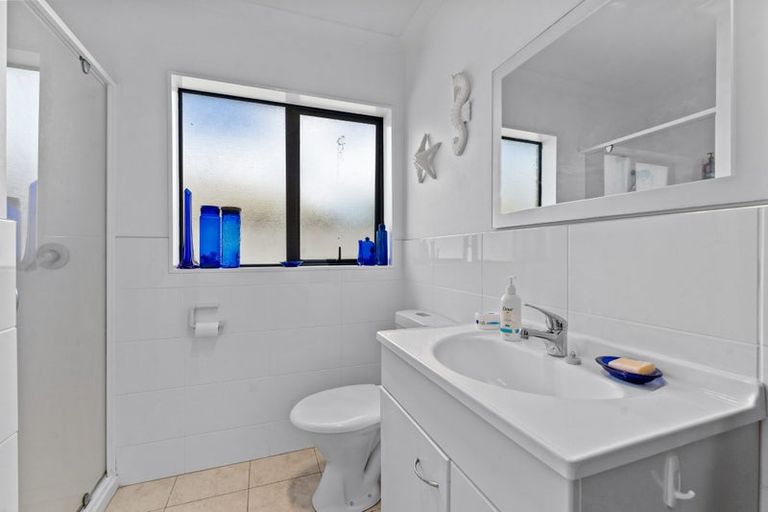 Photo of property in 19 Raabia Close, Parakai, 0830