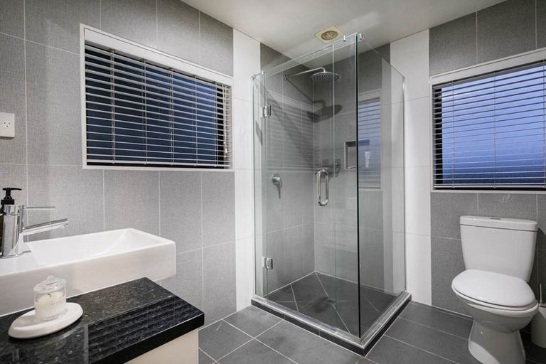 Photo of property in 29 Huntington Park Drive, Greenhithe, Auckland, 0632