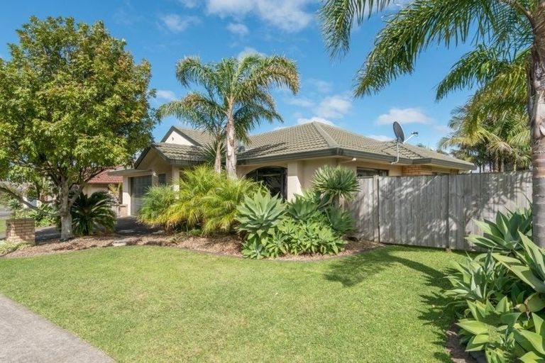 Photo of property in 6 Nad Place, East Tamaki Heights, Auckland, 2016