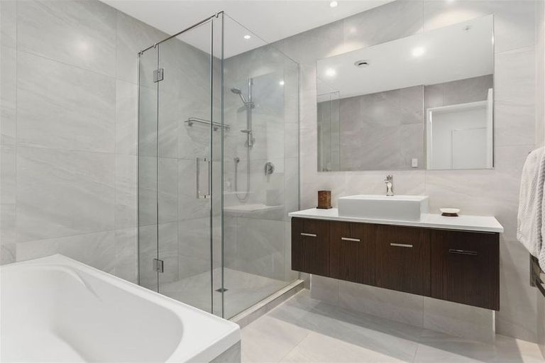 Photo of property in 3e/175 Hurstmere Road, Takapuna, Auckland, 0622