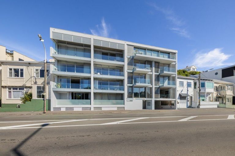 Photo of property in 10/74 Oriental Parade, Oriental Bay, Wellington, 6011