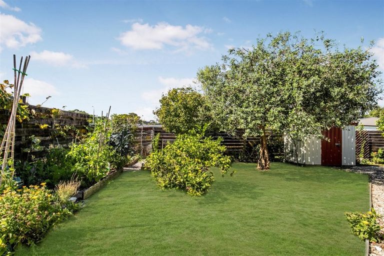 Photo of property in 3 Hamilton Drive, Waiuku, 2123