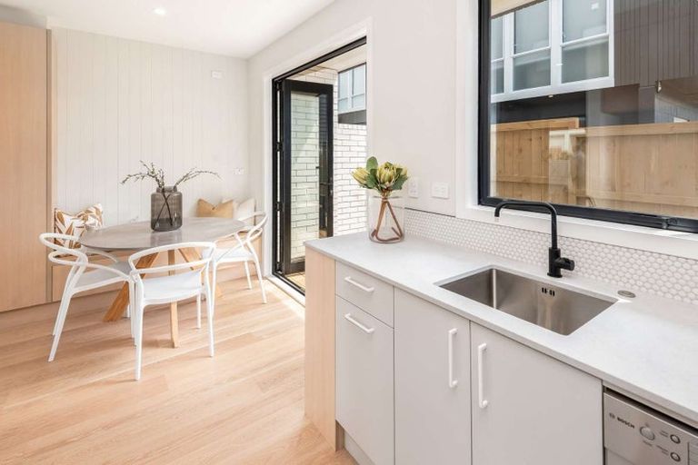 Photo of property in 5a Janet Street, Sunnyhills, Auckland, 2010