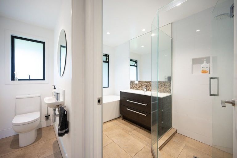 Photo of property in 4/17a Eastglen Road, Glen Eden, Auckland, 0602