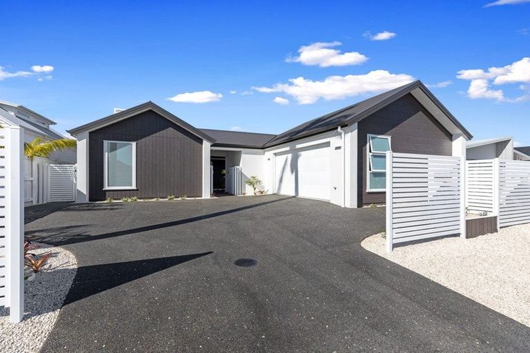 Photo of property in 8 Montiicola Drive, Papamoa Beach, Papamoa, 3118