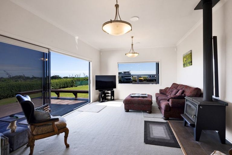 Photo of property in 630 South Road, Omata, New Plymouth, 4374