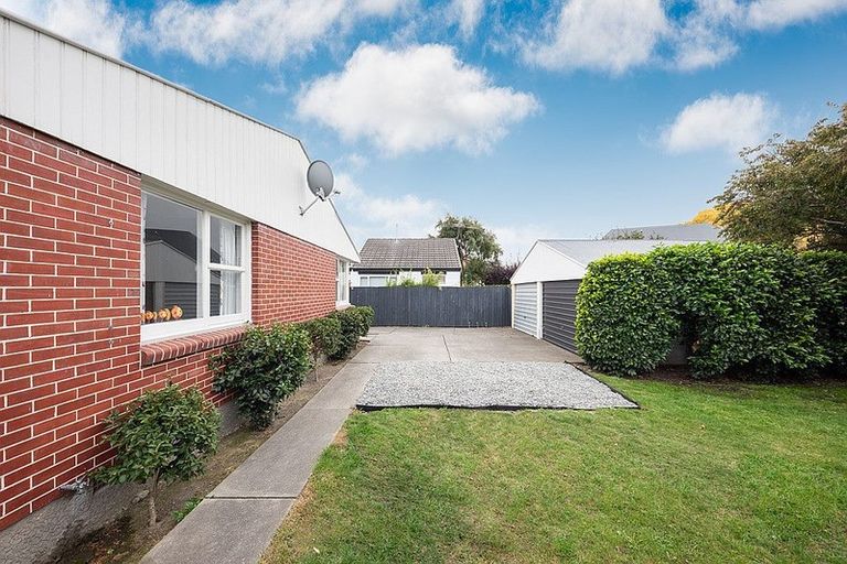 Photo of property in 2/16a Maidstone Road, Ilam, Christchurch, 8041