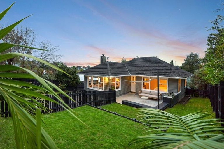 Photo of property in 1/13 Howard Road, Northcote, Auckland, 0627