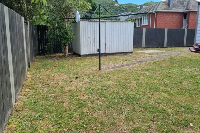 Photo of property in 28 Davidson Crescent, Tawa, Wellington, 5028