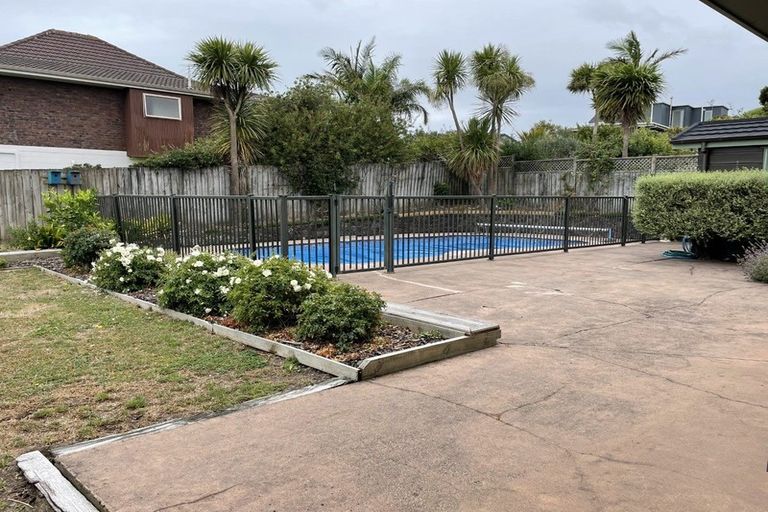 Photo of property in 11 Cheriton Road, Mellons Bay, Auckland, 2014
