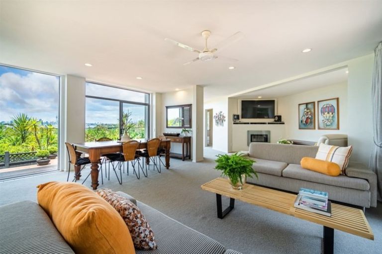 Photo of property in 65a Exmouth Road, Northcote, Auckland, 0627