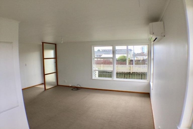 Photo of property in 42 Doment Crescent, Orewa, 0931
