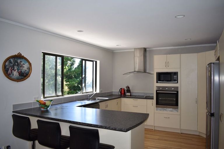 Photo of property in 91c Wade River Road, Stanmore Bay, Whangaparaoa, 0932